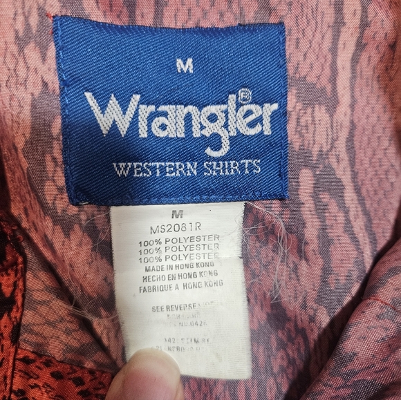 Wrangler Snakeskin Western Shirt Men’s M Red Black Pearl Snap Vintage - Picture 3 of 7